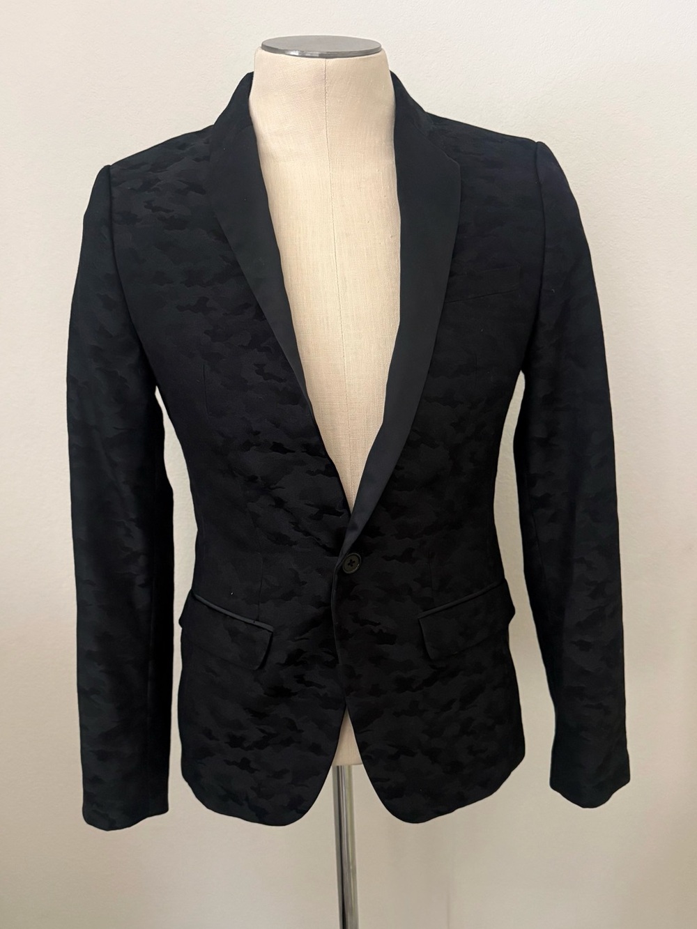 Original Use Black Textured Single-Button Blazer